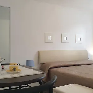 https://la-pomelia.palermohotels.org
